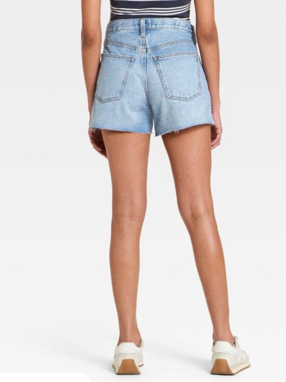 NWT Women’s Mid-Rise 90’s baggy Light Blue Denim Shorts size 10 4” inseam - Picture 2 of 6